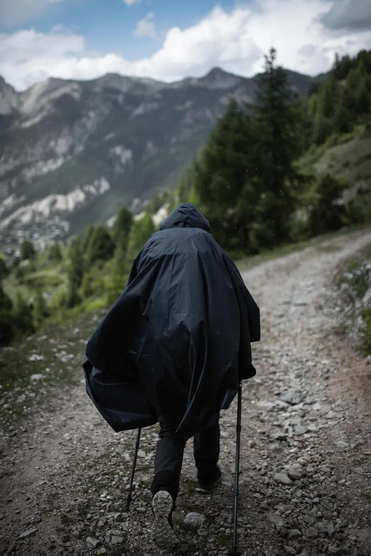 Poncho impermeable montaña y trekking máx. 30 litros Adulto Forclaz Trek 100